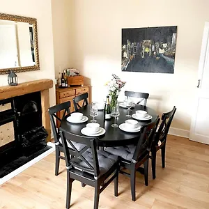 The Neville - Quaint Victorian With Free Parking Apartment